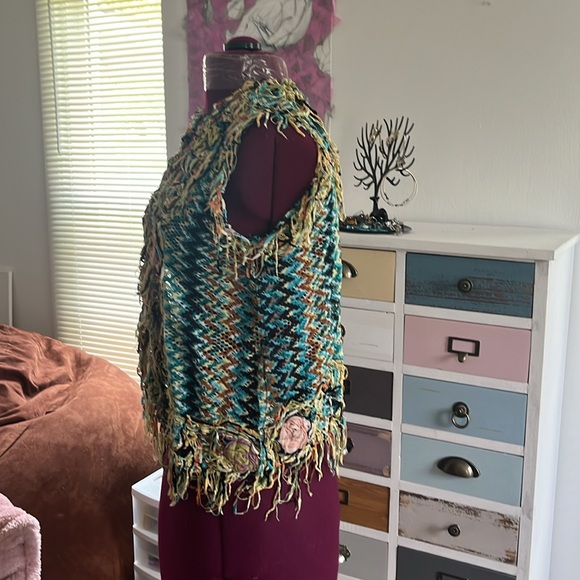 Artsy boho fringe multicolored whimsical floral pattern vest - Picture 4 of 12